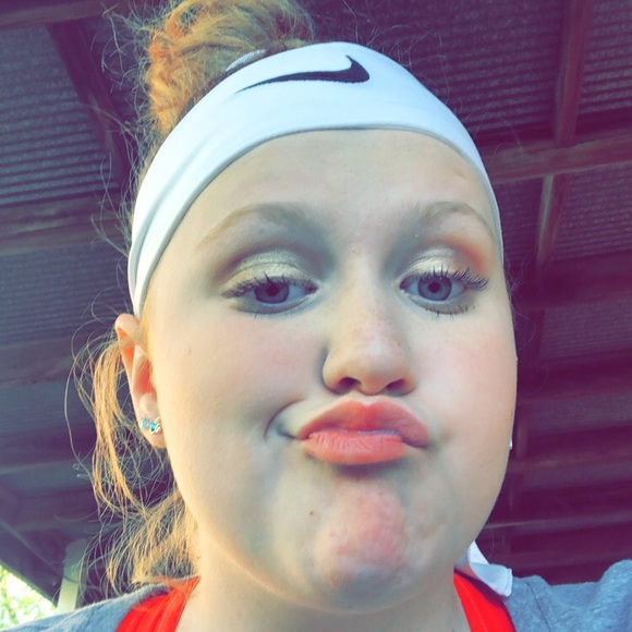 Meet your Posher, Holly - Picture 1 of 1